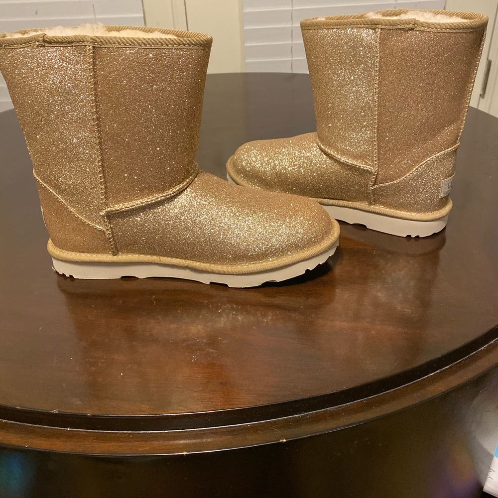 NWT Gold Sparkly Uggs Sz 6 Youth